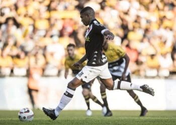 “Histórico: Vasco derrota Criciúma por 1 a 0 no Heriberto Hülse com gol de Raniel”