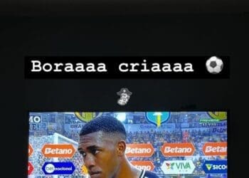 Vegetti celebra gol de Rayan nas redes sociais após estar fora do jogo contra o Criciúma