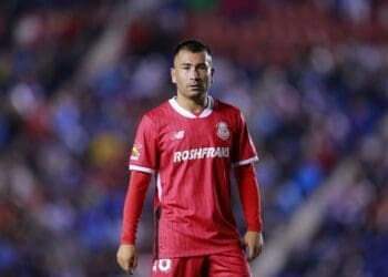 Jean Meneses, alvo do Vasco, já disputou 23 partidas pela Seleção do Chile nos últimos 5 anos.