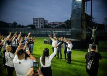 Confira imagens da Alvorada em São Januário.