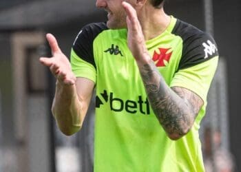 Vegetti treinou na quarta-feira e estará disponível para o jogo de segunda-feira com Rafael Paiva.