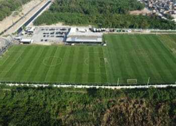 Explorando o tratamento dos campos do Vasco em São Januário e no CT Moacyr Barbosa