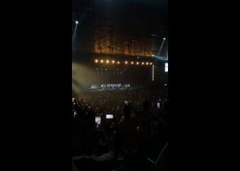 Mauro Galvão liderou o grito de ‘Casaca’ durante o show de aniversário do Vasco; confira