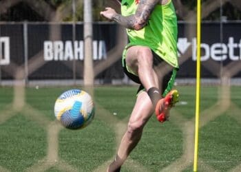 Vegetti treinou com o elenco do Vasco na quinta-feira; confira a foto