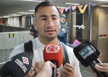 Chegada ao Rio: atacante Jean Meneses é o novo reforço do Vasco