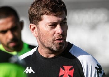 Vasco contará com o retorno de Vegetti e Léo pode ser poupado no próximo jogo contra o Athletico-PR