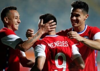 Galdames reencontra Jean Meneses no Vasco, mas volante pode deixar o clube