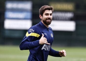 Vasco, Bahia, Corinthians, Grêmio e Internacional disputam contratação de Luan Peres