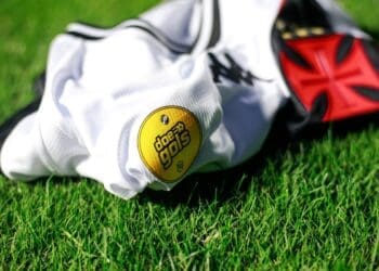 Vasco entra em campo com o patch ‘Doe Gols’ na camisa na segunda-feira