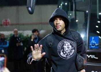 Vasco divulga imagens da chegada do time em São Januário