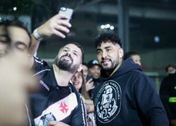 Torcedores do Vasco resgatam experiência de jogo; confira a imagem