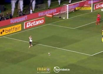 Emerson Rodríguez marca um golaço como reforço da NBA e vibra com a torcida; confira!