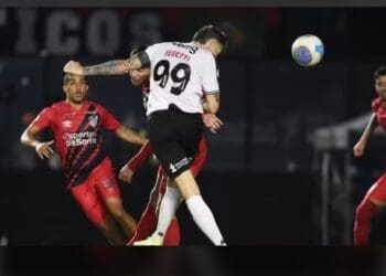 Vegetti balança as redes oito vezes no Brasileirão 2024, quatro delas de cabeça!