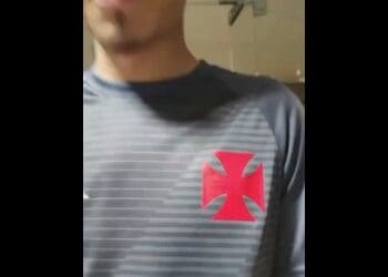 Torcedor vascaíno homenageia Emerson Rodríguez com poema após gol marcante