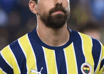 Luan Peres rumo ao Vasco após negociações com Fenerbahçe, confirma empresário