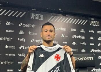 Jean David é oficializado como reforço: ‘Honrado em vestir essa camisa’