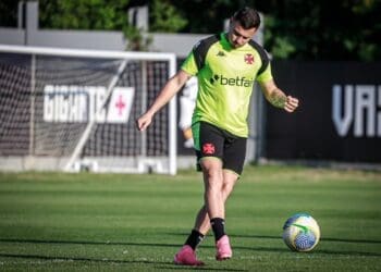 Vasco finaliza os preparativos para duelo contra o Athletico-PR na Copa do Brasil e divulga imagens do treino