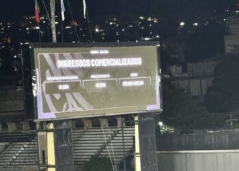 São Januário lotou com 18.068 apaixonados para assistir Vasco x Athletico-PR pela Copa do Brasil