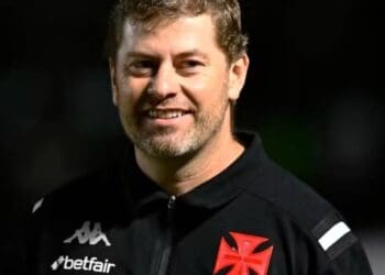 Rafael Paiva conquista 10 vitórias em 20 jogos como treinador do Vasco