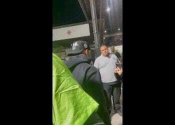 Payet deixa São Januário com boné da torcida organizada; confira