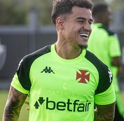 Philippe Coutinho volta aos treinos e passa por avaliação antes da partida em Salvador