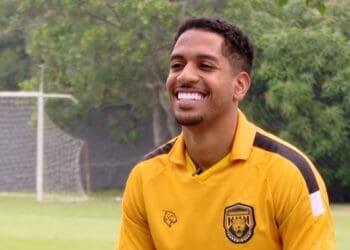 Ex-zagueiro do Vasco, Miranda comenta sua excelente fase no Amazonas e destaca parceria com o talentoso Barros, revelação da região.