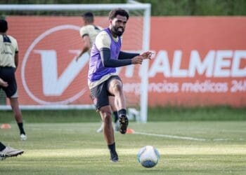 Desfalque confirmado: Volante Caio Vinícius não joga contra o Vasco