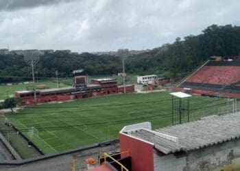 Confira a condição do campo do Barradão para o jogo entre Vitória e Vasco!