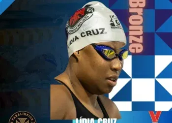Lídia Cruz garante o bronze nos 150m medley SM4 em Paris, realizando uma excelente prova de natação paralímpica!
