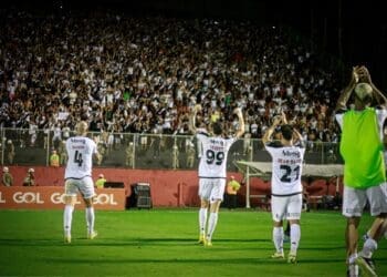 Vasco agradece torcida no Barradão com foto dos jogadores presentes: confira!