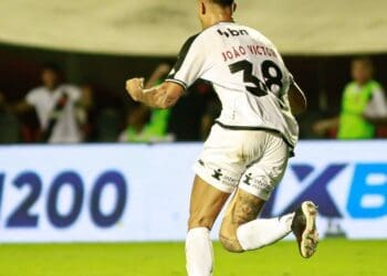 João Victor: os números do jogador no jogo contra o Vitória