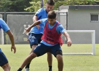 Ian Glavinovich enfrentará Sforza no Vasco, seu antigo parceiro da seleção de base e do Newell’s Old Boys
