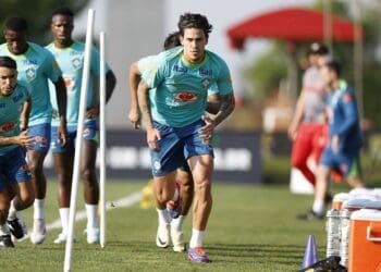 Atacante Pedro sofre lesão no ligamento cruzado anterior e desfalcará o Urubu no confronto contra o Vasco