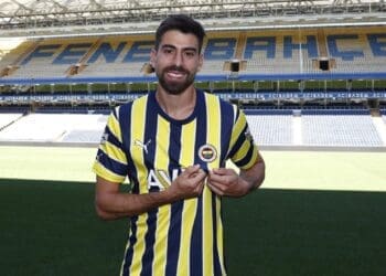 Luan Peres solicita salário entre R$ 700 mil e R$ 800 mil para fechar com o Vasco