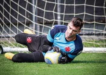 Vasco divulga imagens do treinamento de goleiros nesta quinta-feira no CT Moacyr Barbosa; veja
