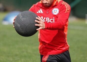 Jean Meneses é reserva no jogo contra a Argentina