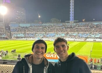 Sforza e Galdames viajam ao Uruguai para prestigiar partida de Puma Rodríguez