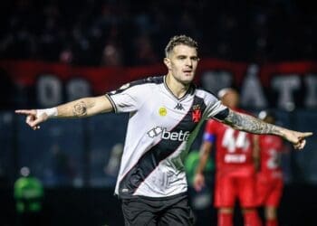 Camisa de Vegetti conquista o maior lance em leilão até agora