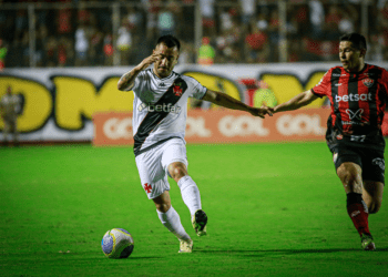 Vasco aguarda a presença de Puma Rodríguez, Jean David e Philippe Coutinho no confronto com o Athletico-PR