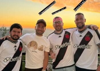 Jean David Compartilha Foto com Amigos Vestindo Camisa do Vasco Enquanto Está com a Seleção do Chile