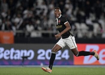 Léo retorna ao time titular do Vasco para as partidas contra Athletico-PR e Flamengo