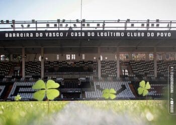 Vasco compartilha imagem de trevos-de-quatro-folhas em São Januário; confira