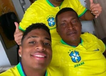 Família de Emerson Rodriguez expressa paixão pelo futebol brasileiro através dos nomes dos membros da família.