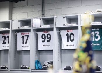 Veja imagens do vestiário do Vasco na Arena da Baixada.