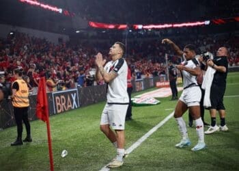 Veja as estatísticas de Hugo Moura nas últimas 3 partidas contra o Athletico-PR, seu antigo clube.