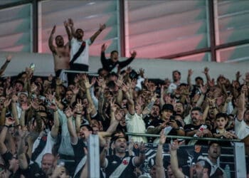 Vasco expressa gratidão aos torcedores que estiveram presentes na Arena da Baixada