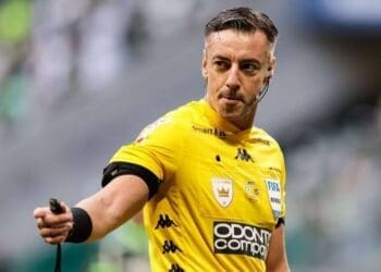 Raphael Claus, de São Paulo, será o árbitro da partida entre Urubu e Vasco; Rafael Traci atuará como VAR.