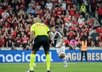 Vasco compartilha imagem dos atletas durante as penalidades contra o Athletico-PR.