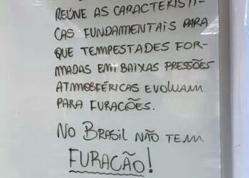 Vascaínos enviam recado ao Athletico-PR em quadro na Arena da Baixada; confira a imagem