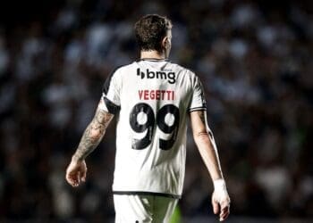 Vegetti anotou 7 gols em 10 clássicos que jogou vestindo a camisa do Vasco.